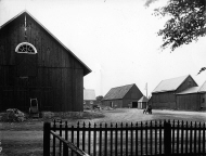 Gårdsplanen framför bruksgården