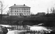 Herrgården framifrån (ännu icke park uppvuxen)
