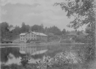 Utsikt mot herrgården, trämassefabriken mm.
